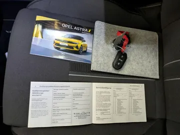 Car image 18