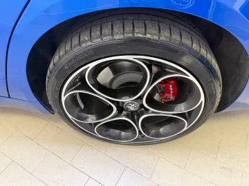 Car image 35