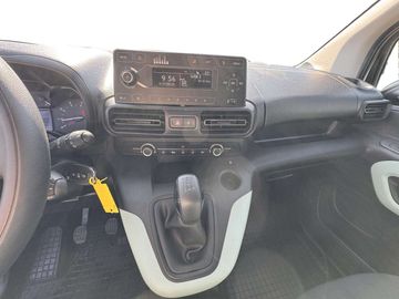 Car image 10