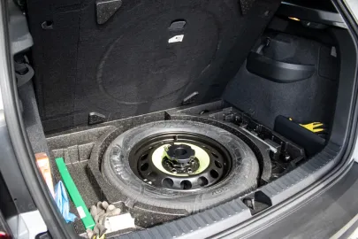 Car image 46