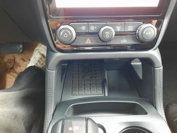 Car image 28