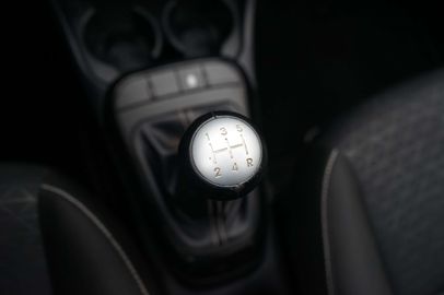 Car image 27