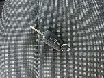 Car image 28