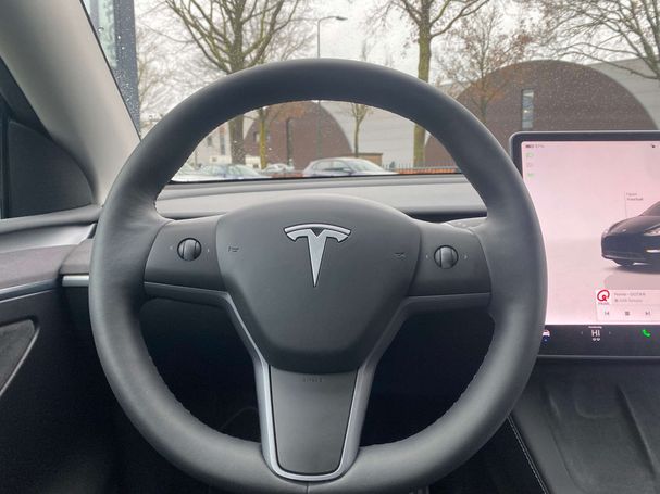 Tesla Model Y Long Range AWD 378 kW image number 15