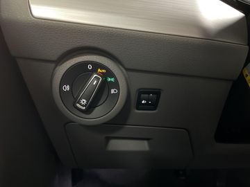 Car image 33