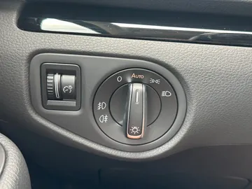 Car image 35