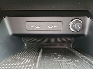Car image 24