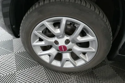 Car image 26