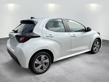 Car image 3