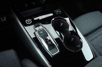 Car image 40