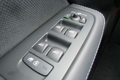 Car image 33