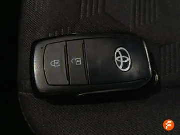 Car image 25
