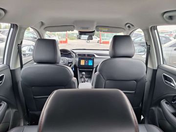 Car image 14