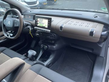 Car image 26