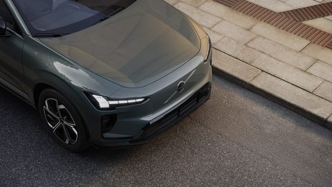 Car image 26