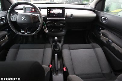 Car image 16