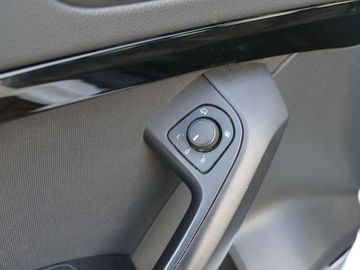 Car image 36