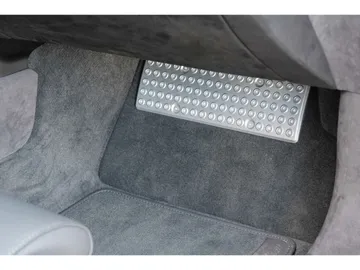 Car image 35