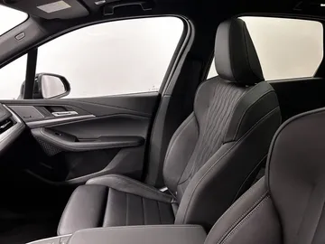Car image 35