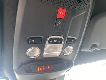 Car image 32