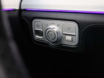 Car image 33