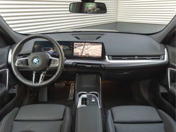 BMW iX1 xDrive30 M Sport 230 kW image number 13