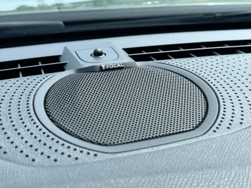 Car image 32