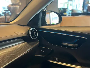 Car image 34
