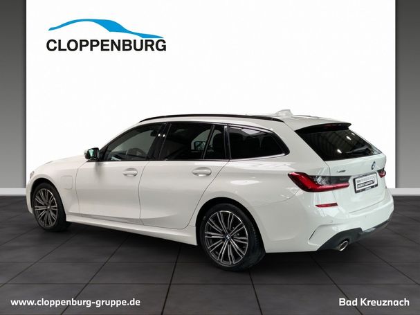 BMW 330 Touring e M Sport xDrive 215 kW image number 4