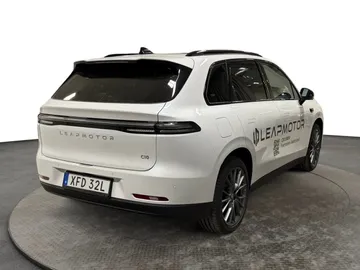 Car image 4
