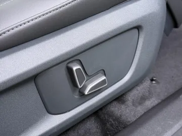 Car image 44