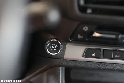 Car image 40