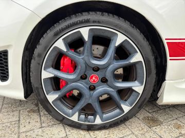 Car image 15