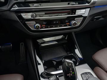 Car image 30