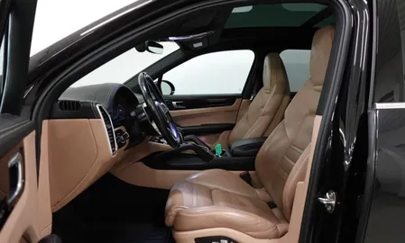 Car image 24