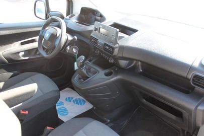 Car image 21