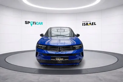 Car image 3