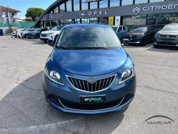 Car image 3