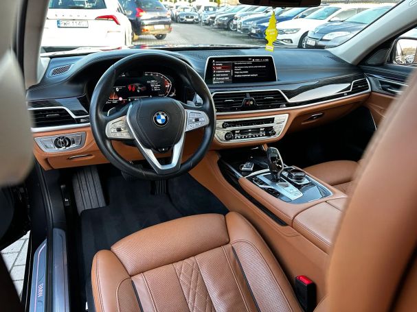 BMW 750 xDrive 390 kW image number 7