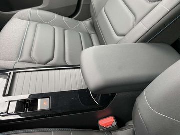 Car image 31