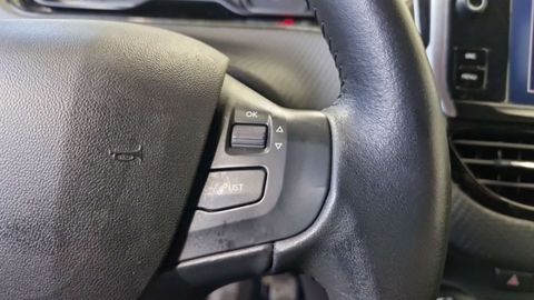 Car image 30