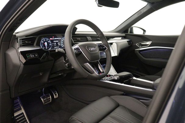 Audi Q8 55 quattro e-tron 300 kW image number 6