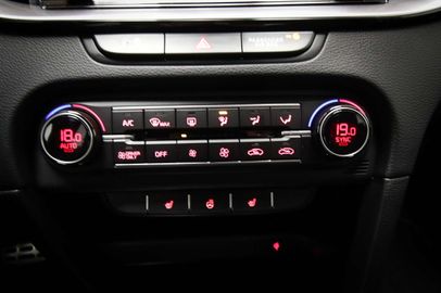 Car image 37