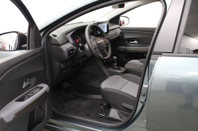 Car image 10