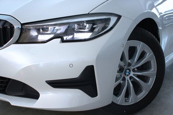 BMW 320d Touring Advantage 140 kW image number 30