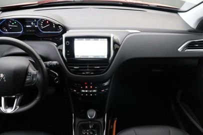 Car image 11