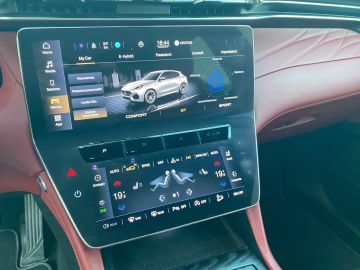 Car image 25