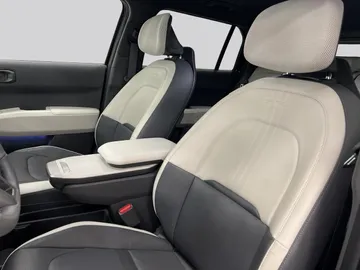 Car image 29