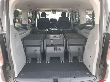 Car image 27