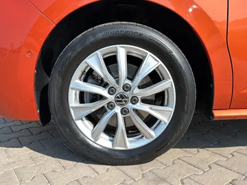 Car image 34